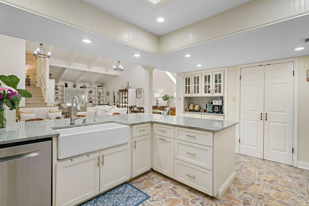 118 RIVERDALE Drive