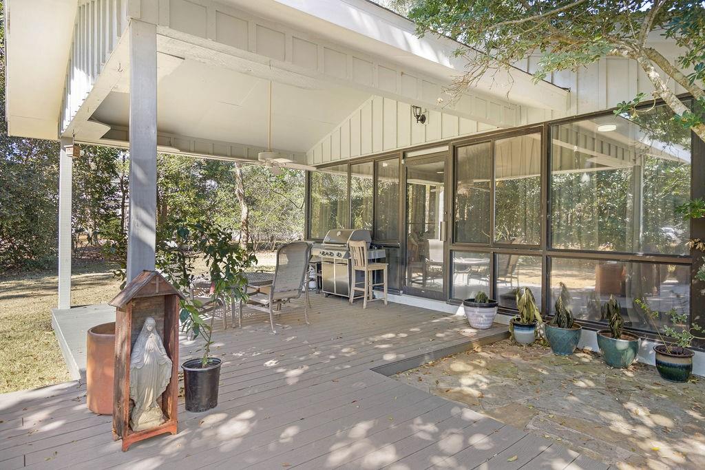 118 RIVERDALE Drive