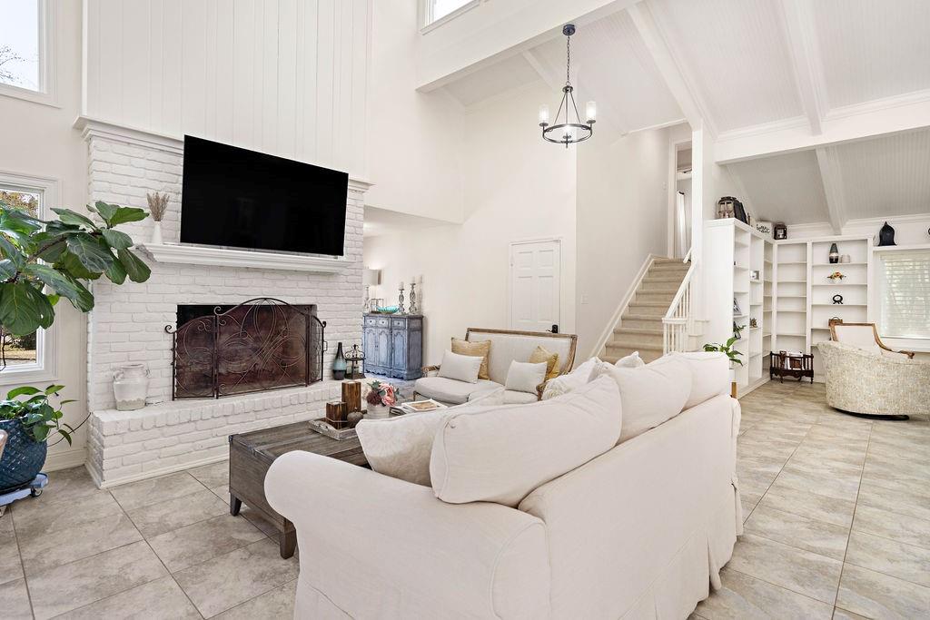 118 RIVERDALE Drive