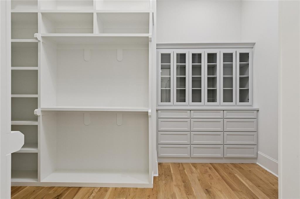 6462 LOUIS XIV Street