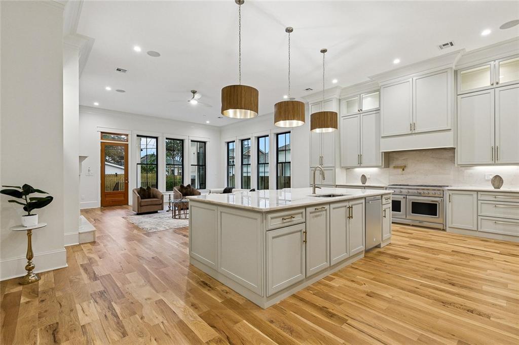 6462 LOUIS XIV Street