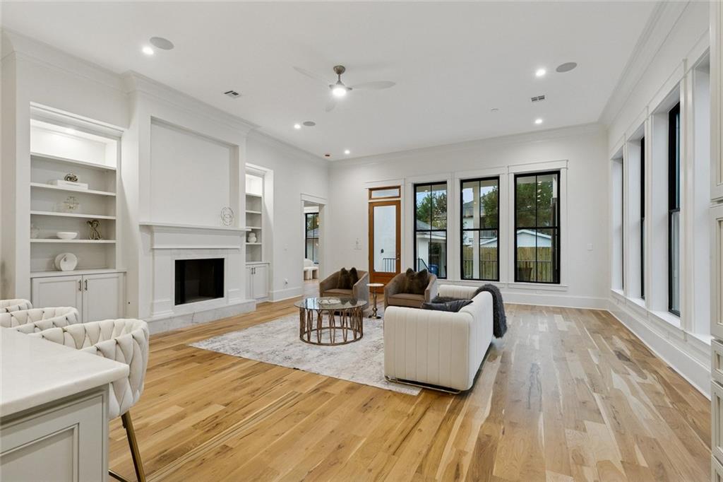 6462 LOUIS XIV Street