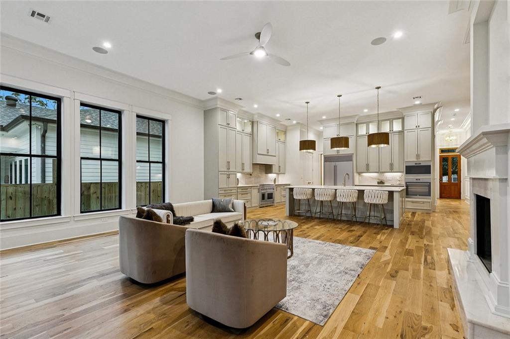 6462 LOUIS XIV Street