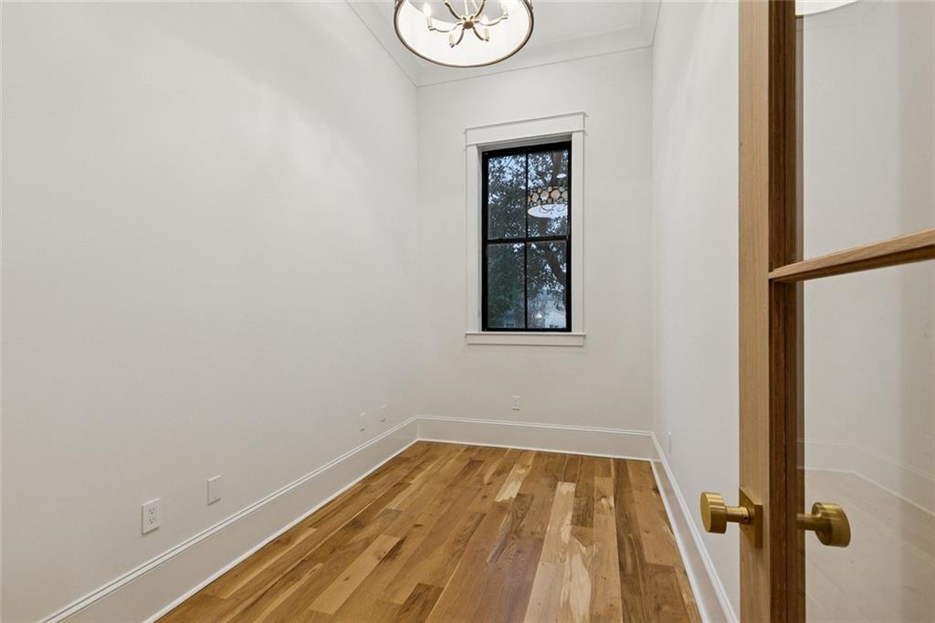 6462 LOUIS XIV Street