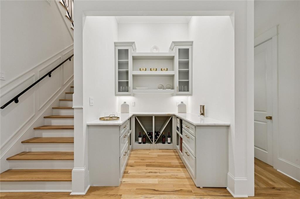 6462 LOUIS XIV Street