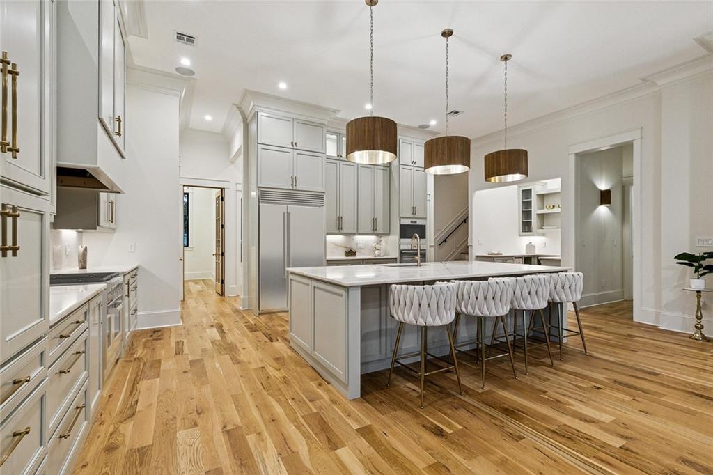 6462 LOUIS XIV Street