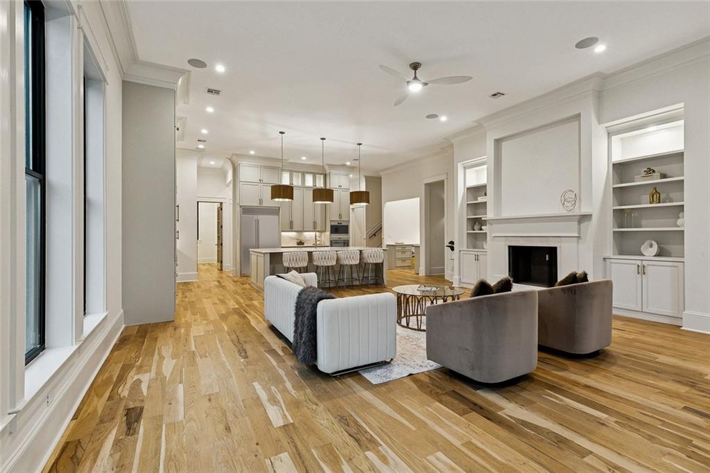 6462 LOUIS XIV Street