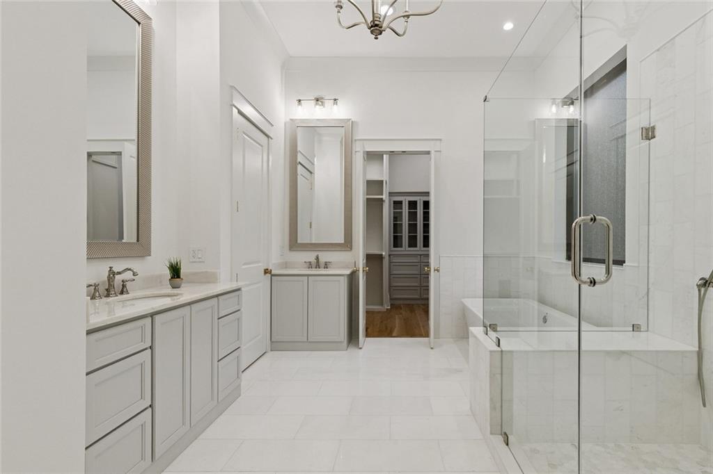 6462 LOUIS XIV Street