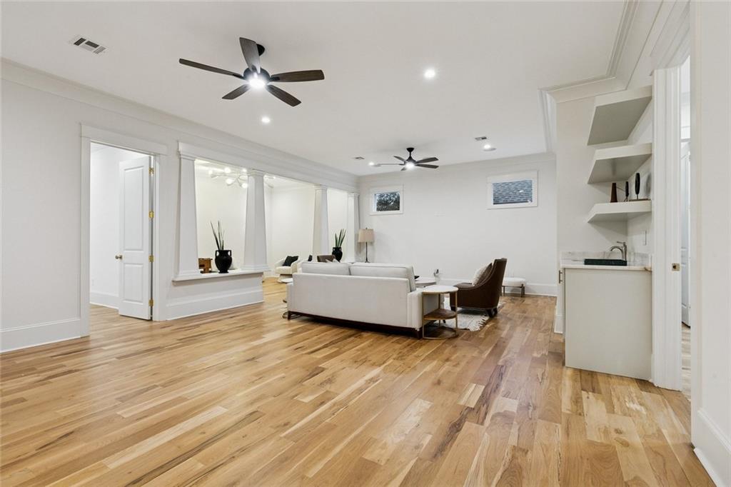 6462 LOUIS XIV Street