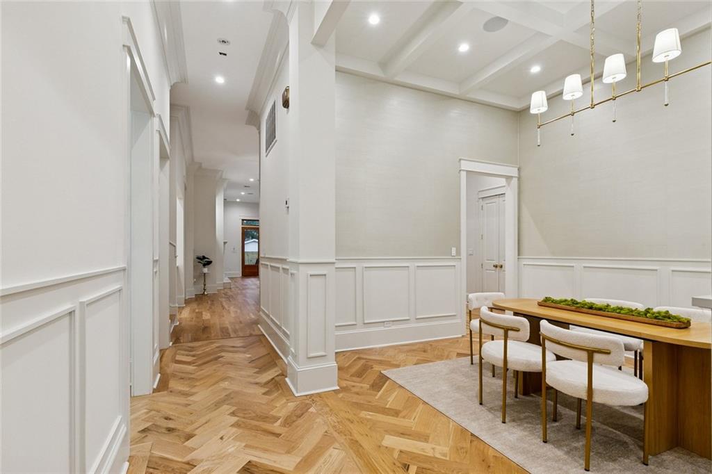 6462 LOUIS XIV Street