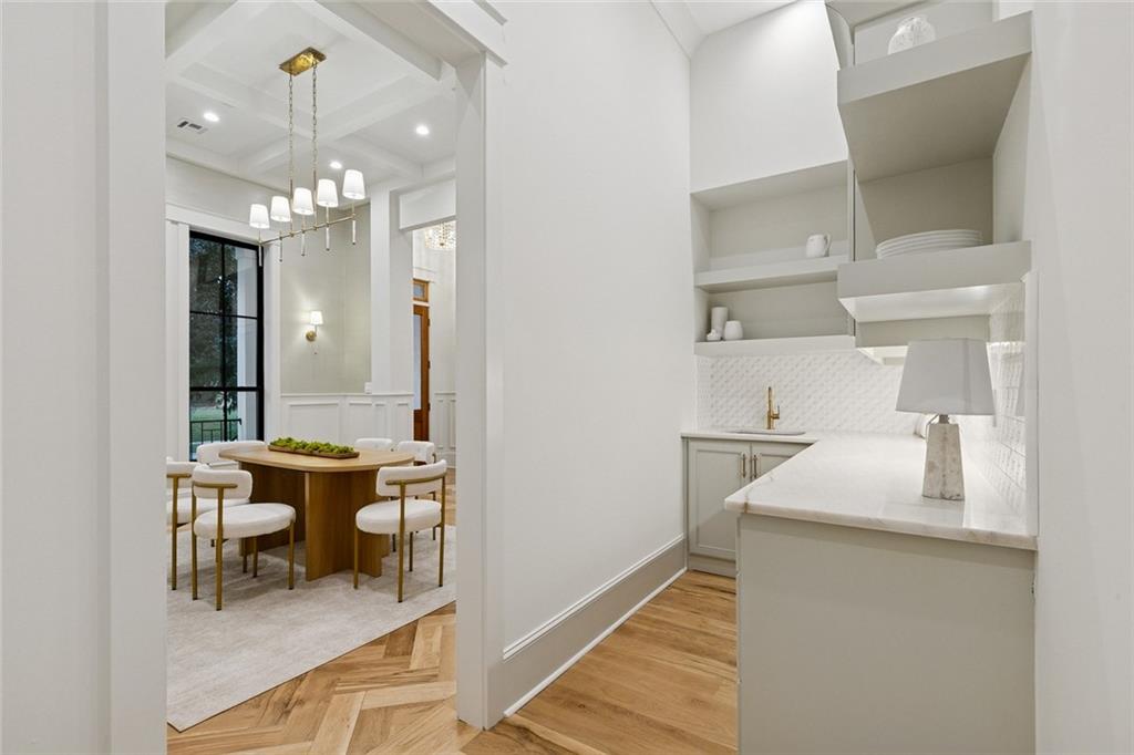 6462 LOUIS XIV Street