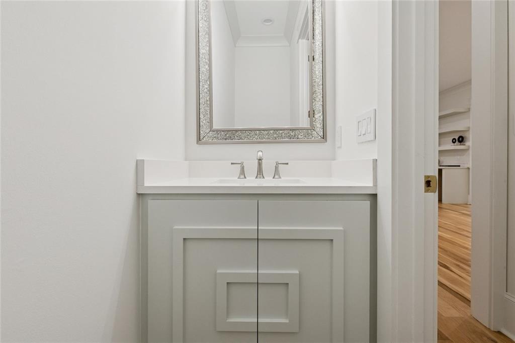 6462 LOUIS XIV Street