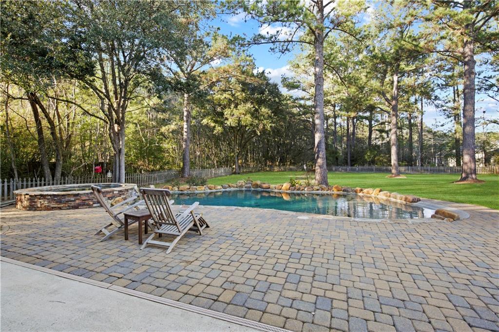 264 THORNWOOD Drive