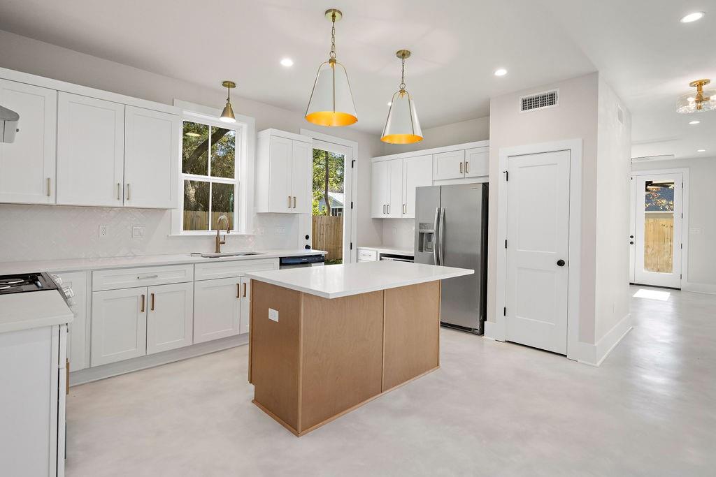 218 N JACKSON Street