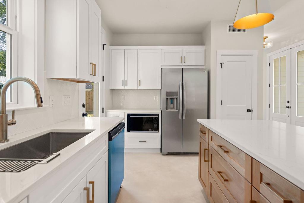 218 N JACKSON Street