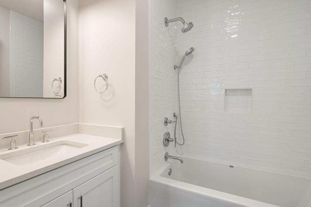 218 N JACKSON Street