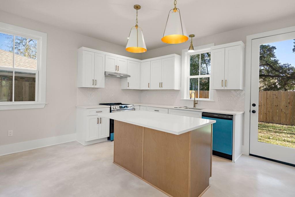 218 N JACKSON Street