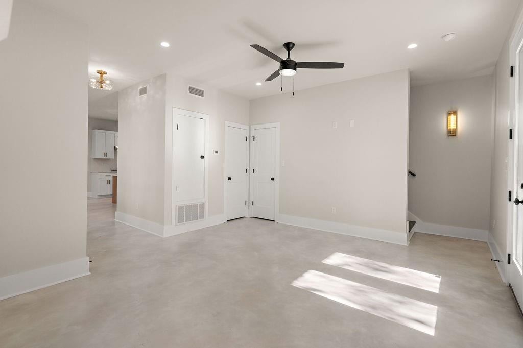 218 N JACKSON Street