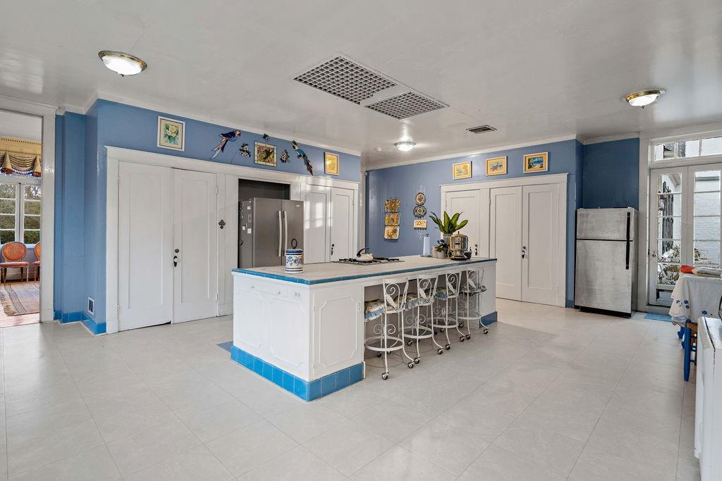 416 S AMERICA Street