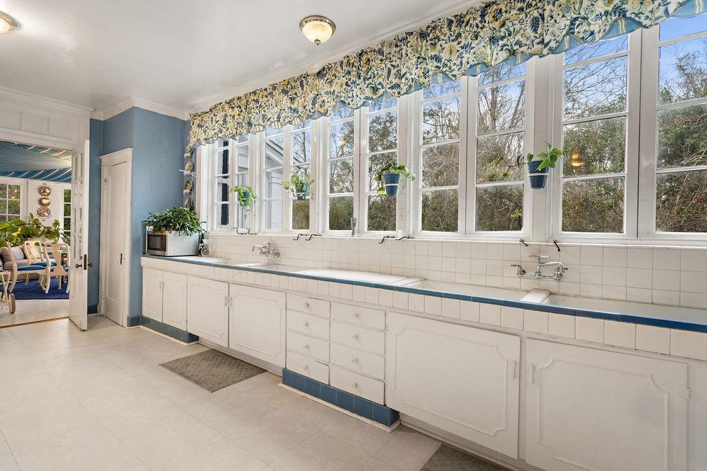 416 S AMERICA Street