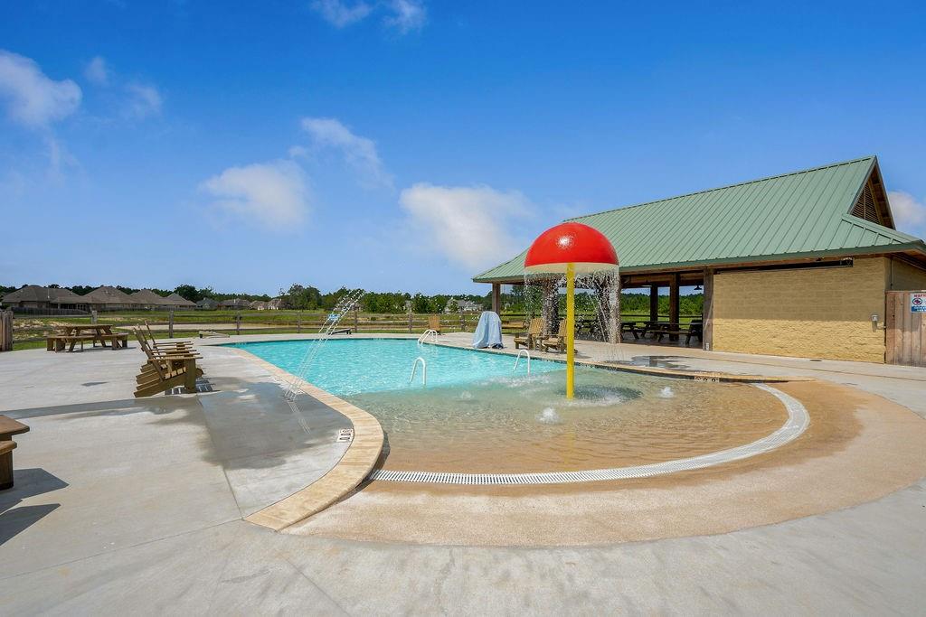 601 LAKE Circle