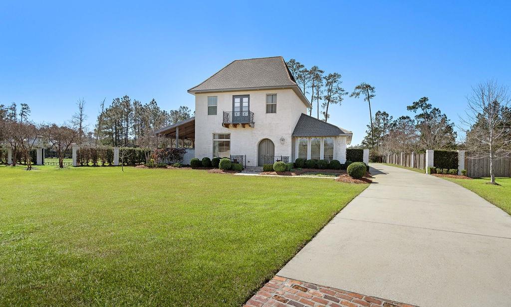 601 LAKE Circle