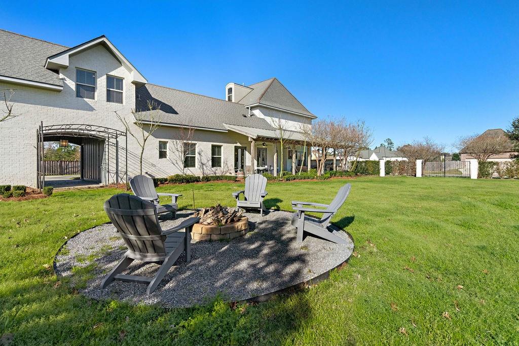 601 LAKE Circle