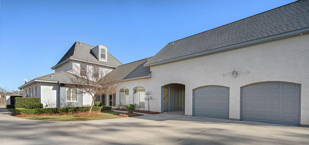 601 LAKE Circle