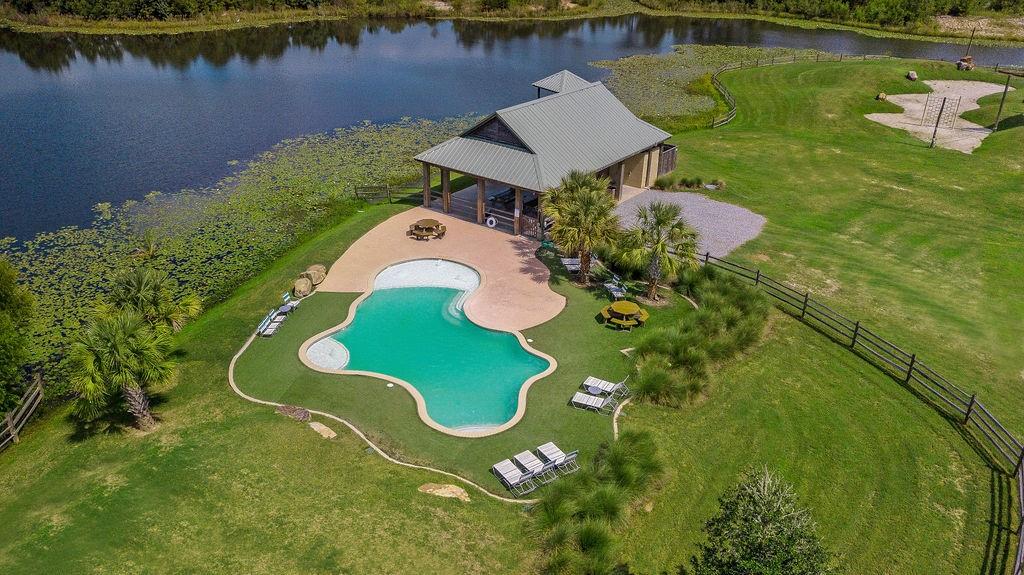 601 LAKE Circle