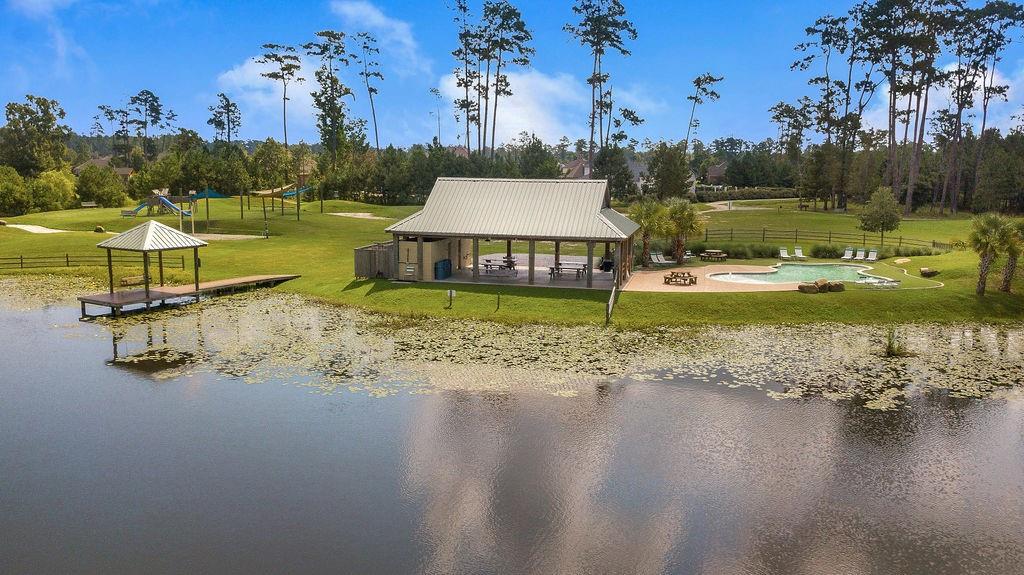 601 LAKE Circle