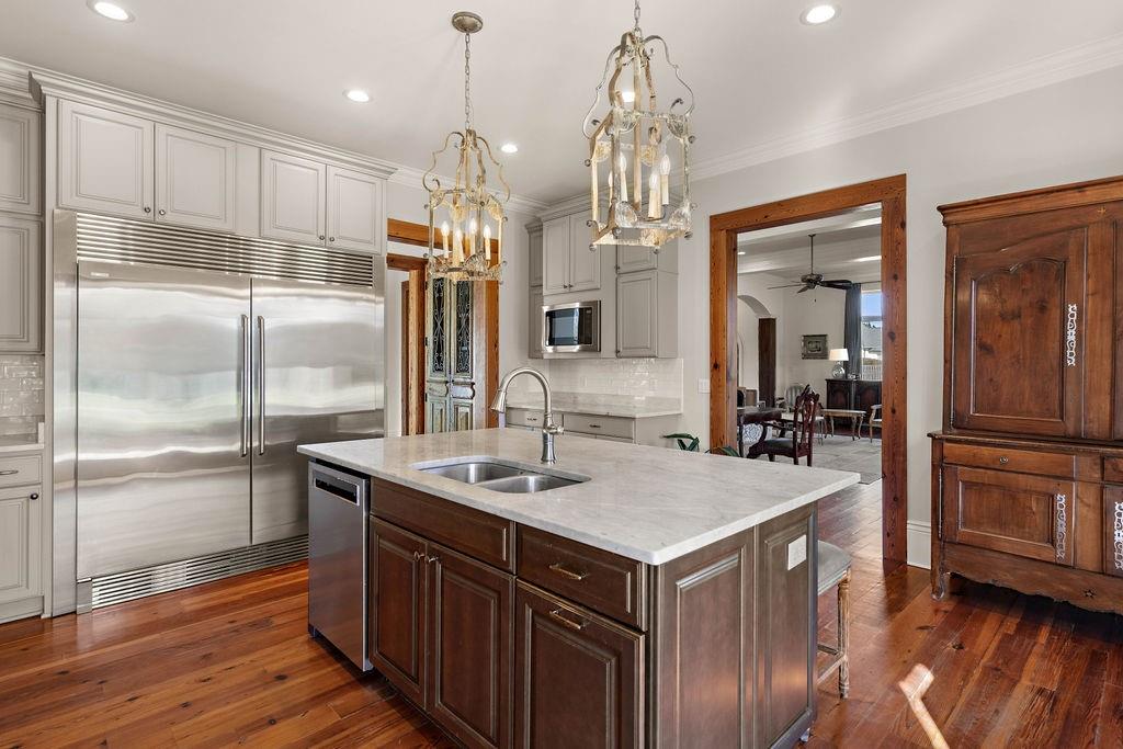 601 LAKE Circle