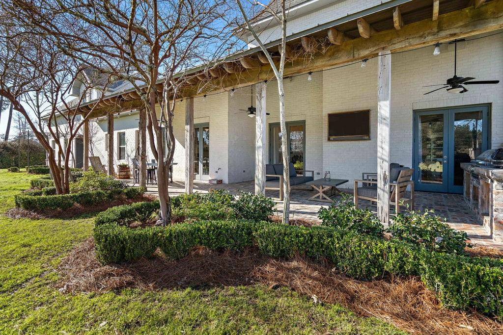 601 LAKE Circle