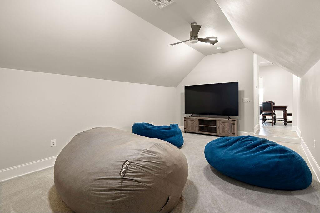 601 LAKE Circle