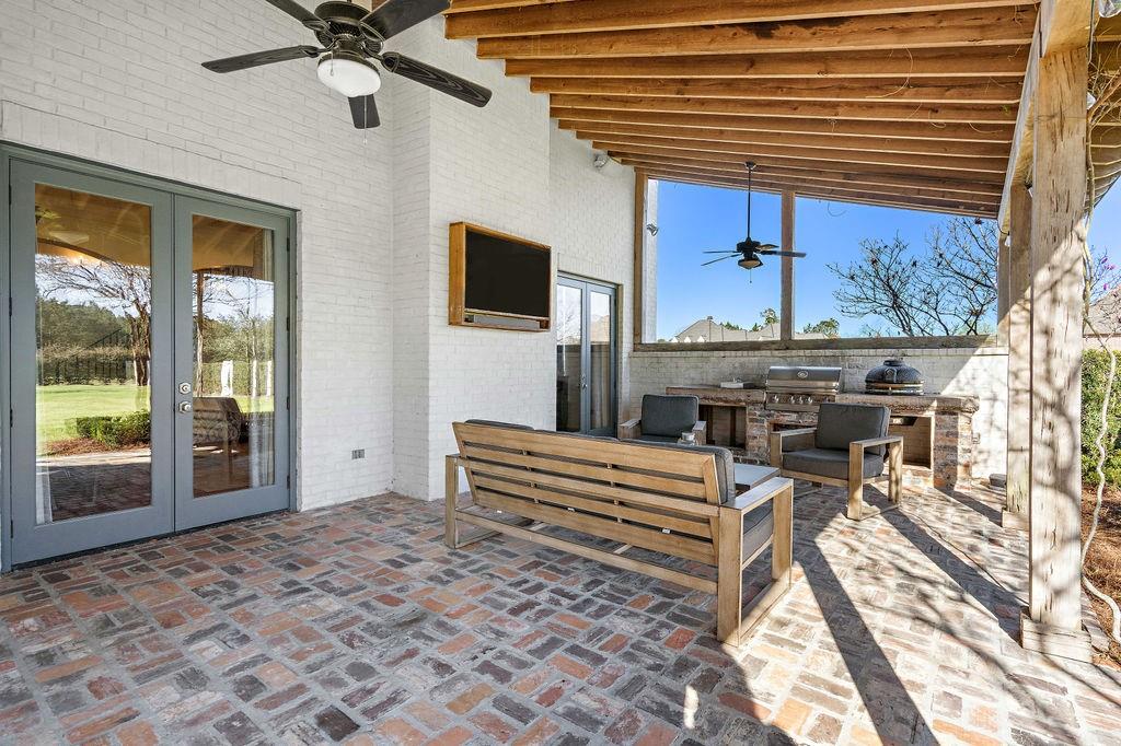 601 LAKE Circle
