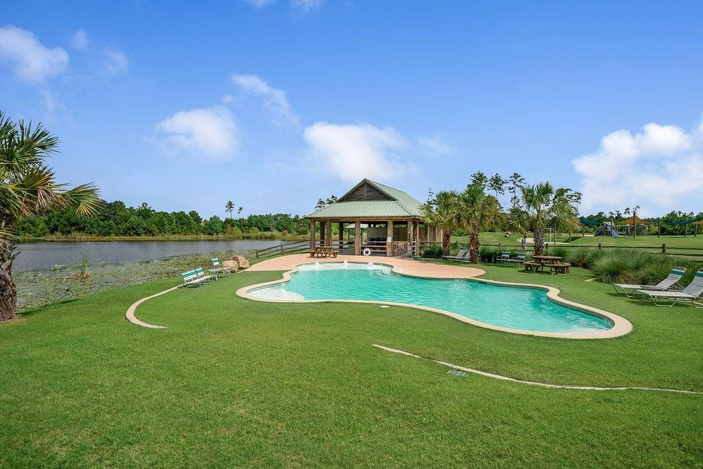 601 LAKE Circle