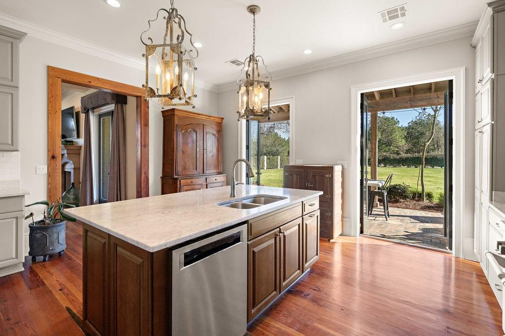 601 LAKE Circle