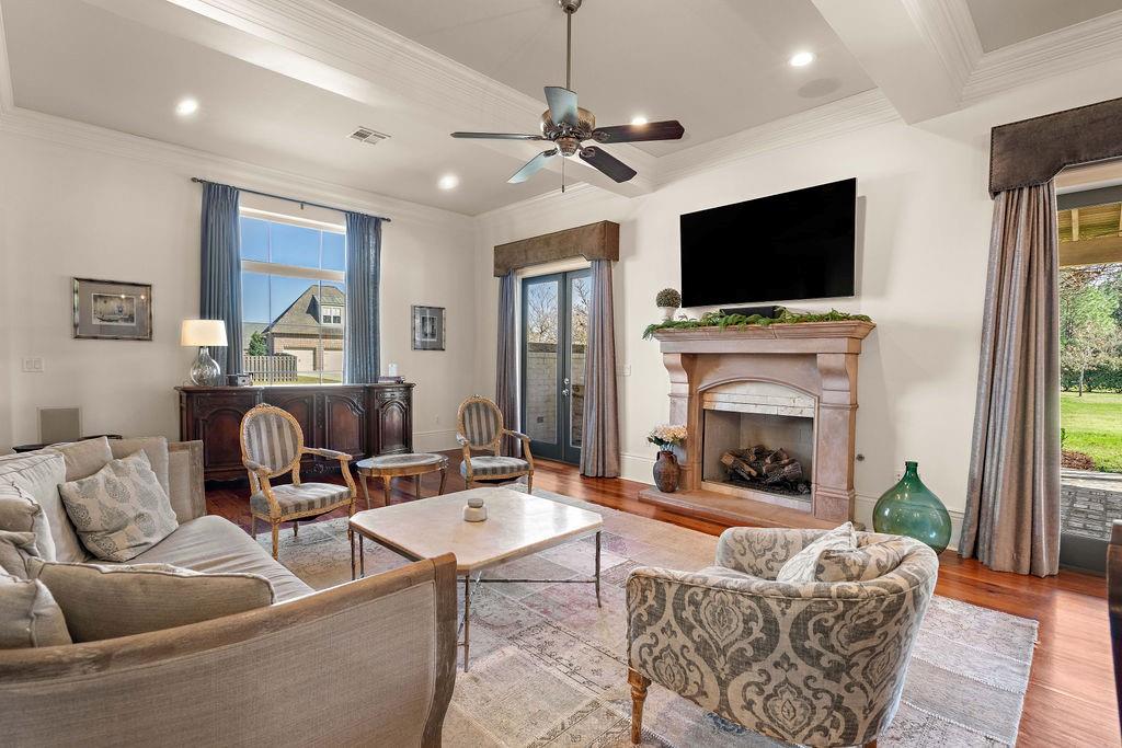 601 LAKE Circle