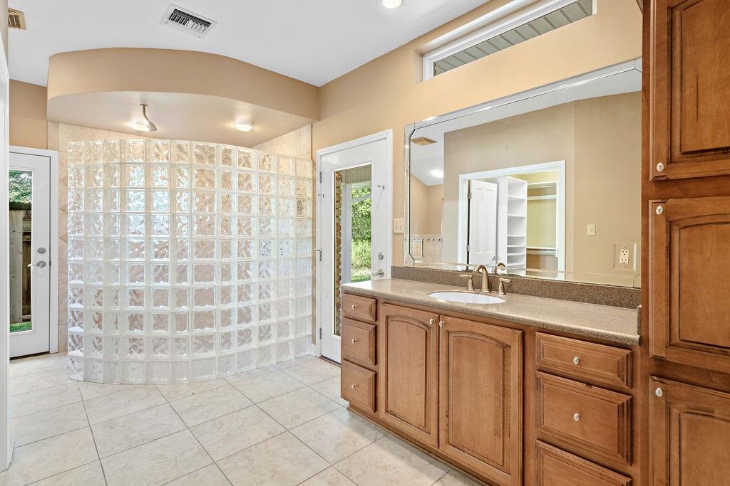35 OAKLAWN Drive
