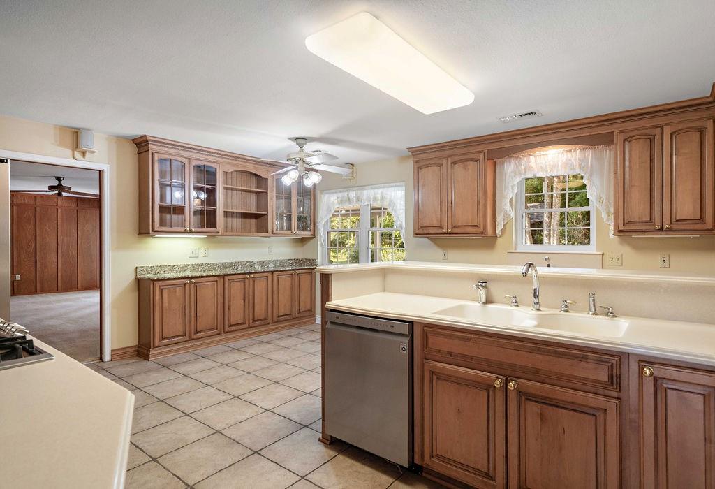 35 OAKLAWN Drive