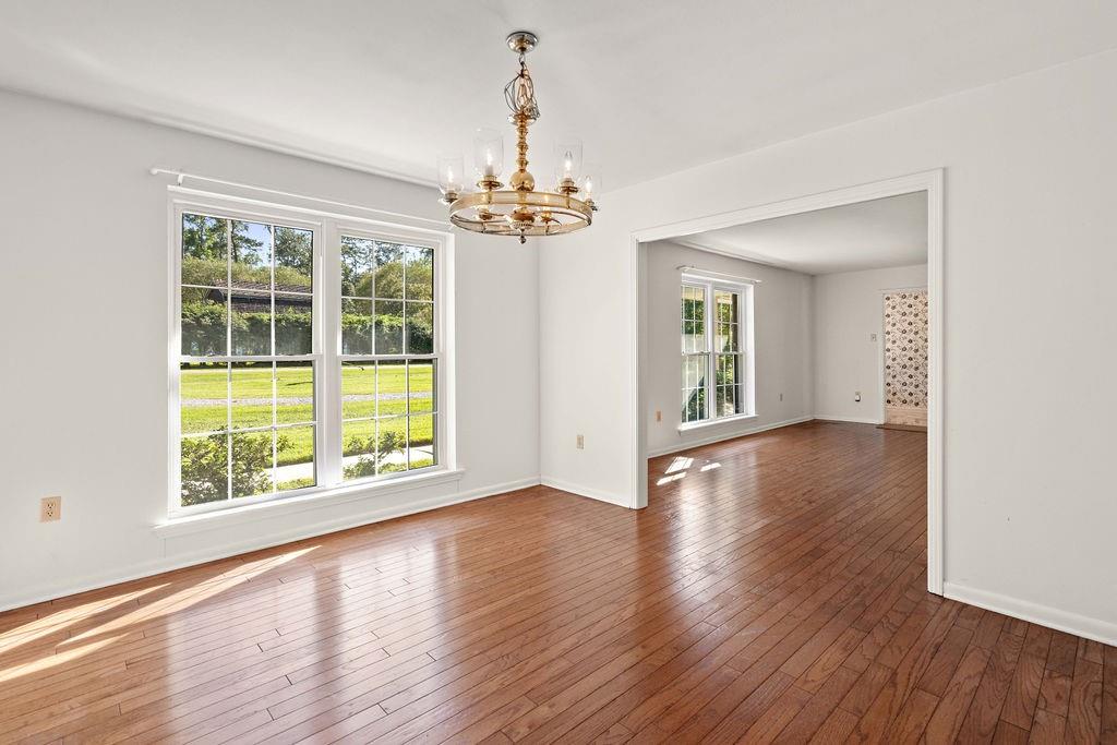 35 OAKLAWN Drive