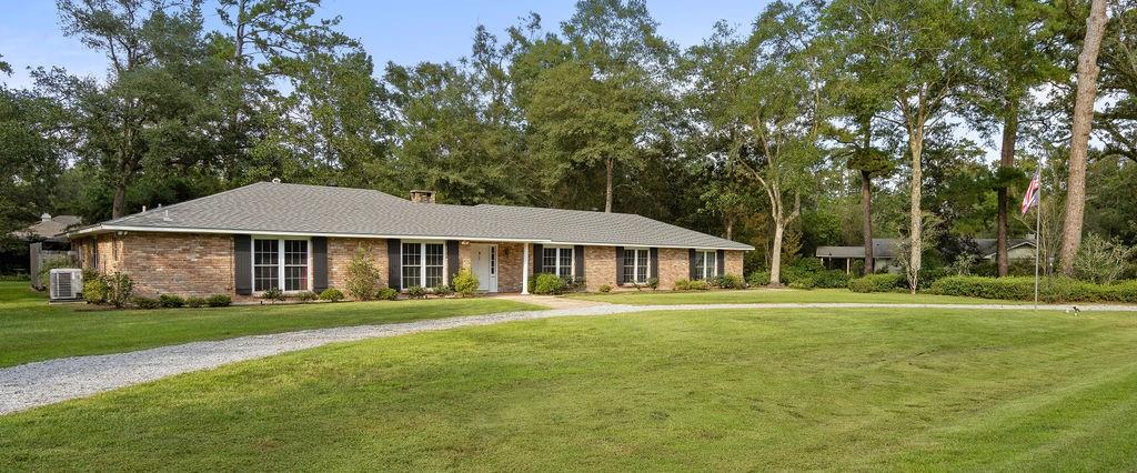 35 OAKLAWN Drive