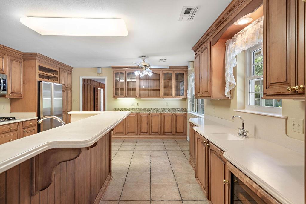 35 OAKLAWN Drive