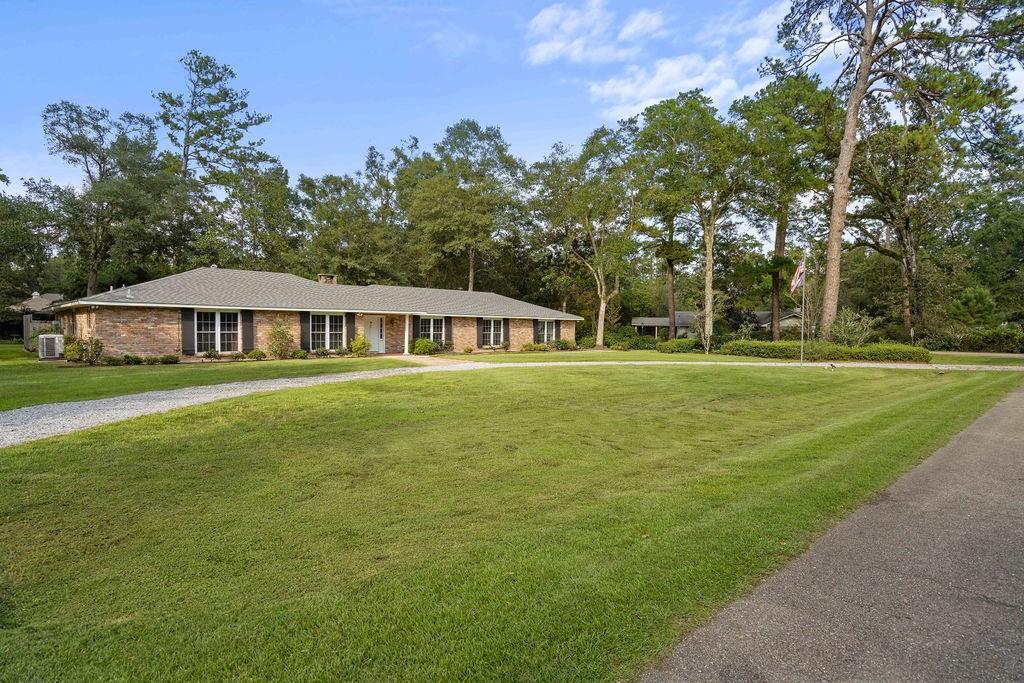 35 OAKLAWN Drive