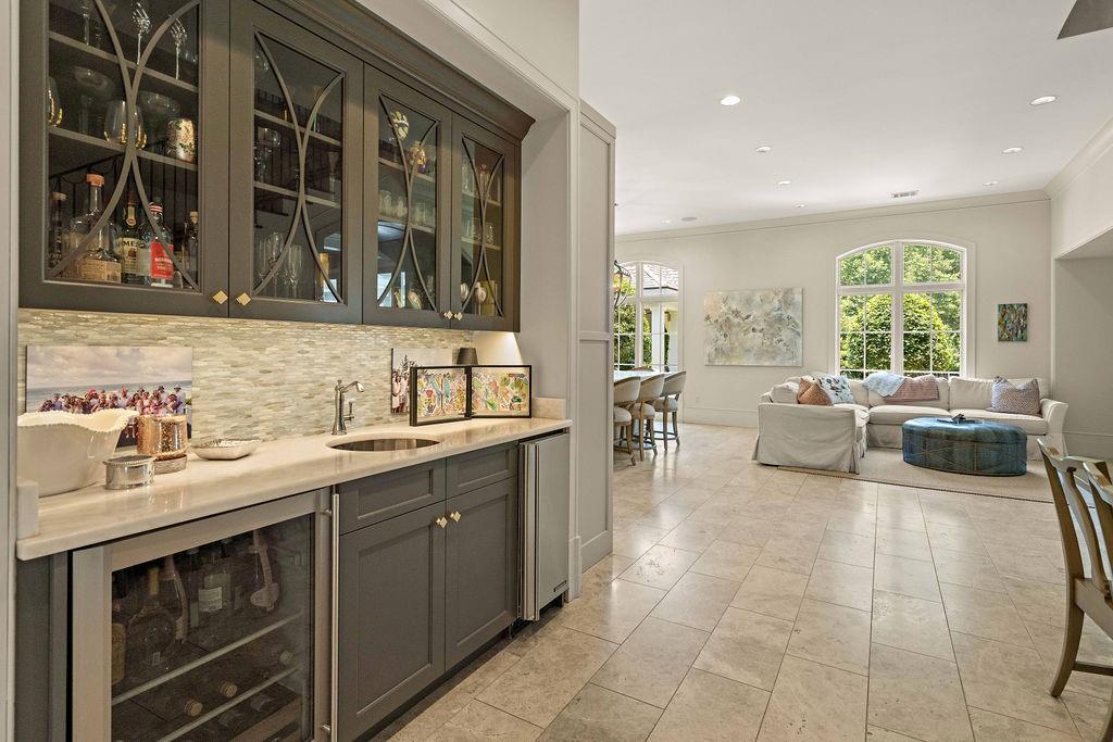 33 RIVERDALE Drive
