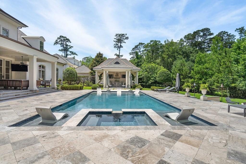 33 RIVERDALE Drive