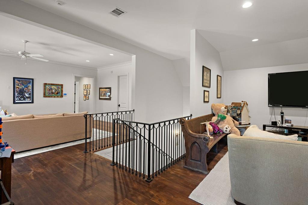 33 RIVERDALE Drive
