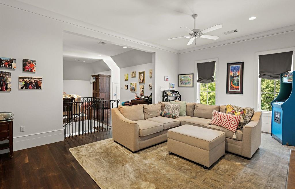 33 RIVERDALE Drive
