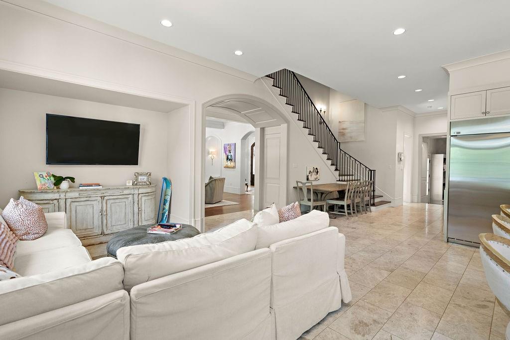 33 RIVERDALE Drive