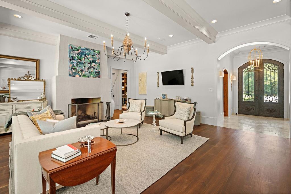 33 RIVERDALE Drive