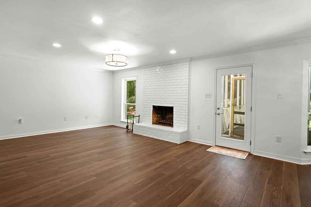 72 RIVERDALE Drive